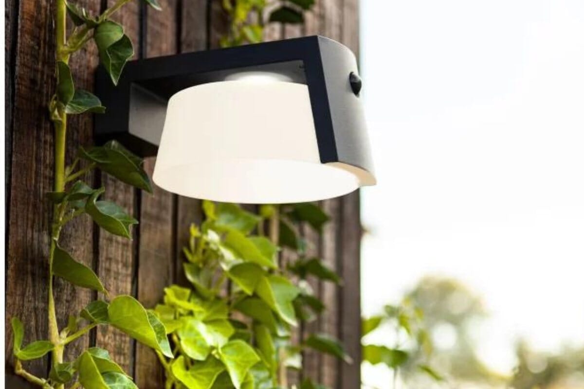 Do Solar Garden Lights Need Direct Sunlight To Charge?